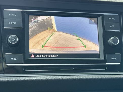 Used 2022 Volkswagen Jetta SE FWD image 19