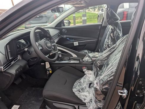 New 2026 Hyundai Elantra SE image 14