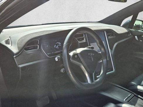 Used 2017 Tesla Model X 75D image 10