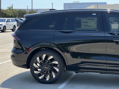 New 2025 Lincoln Nautilus Reserve w/ Jet Appearance Package image 11