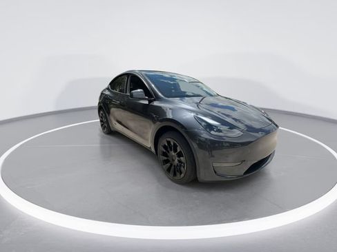 Used 2025 Tesla Model Y Long Range RWD image 2