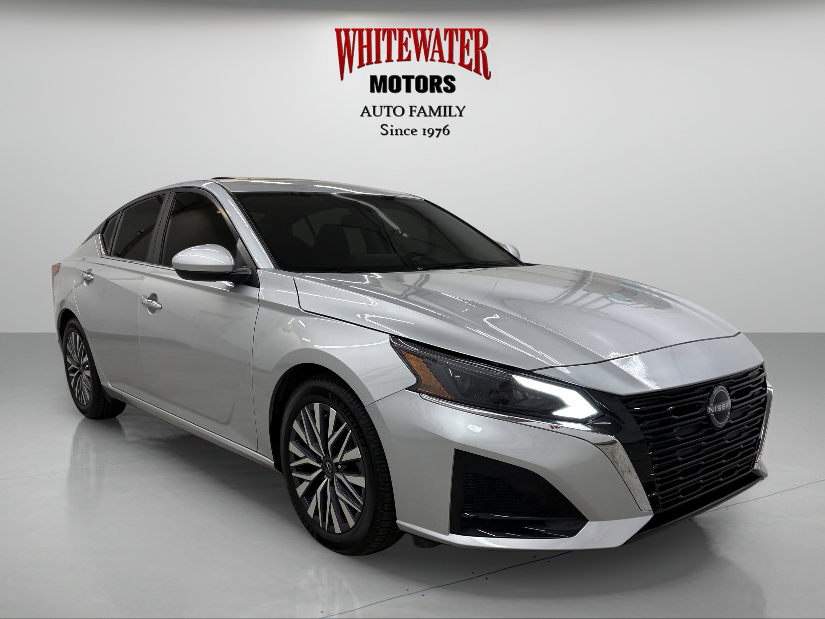 Used 2023 Nissan Altima 2.5 SV w/ SV Premium Package FWD image 5