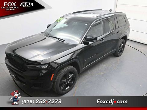 Used 2023 Jeep Grand Cherokee L Laredo image 27