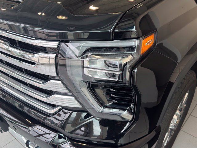 Used 2025 Chevrolet Silverado 3500 High Country w/ Technology Package AWD/4WD image 41