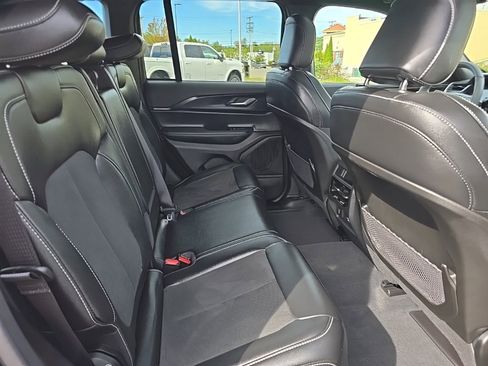 Certified 2025 Jeep Grand Cherokee Altitude image 13