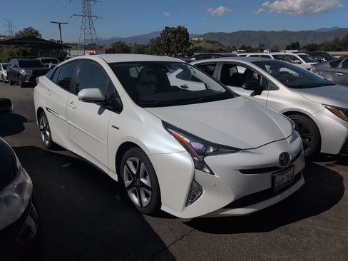 Certified 2018 Toyota Prius Three Touring image 1