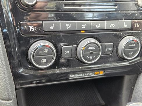 Used 2020 Volkswagen Passat 2.0T SE image 32