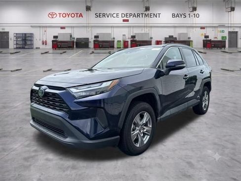 Used 2022 Toyota RAV4 XLE w/ Convenience Package AWD/4WD image 3