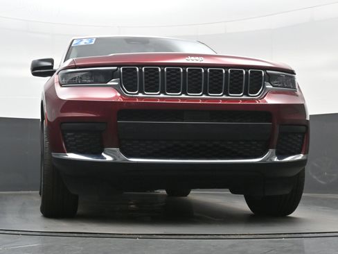 Used 2023 Jeep Grand Cherokee L Laredo image 32