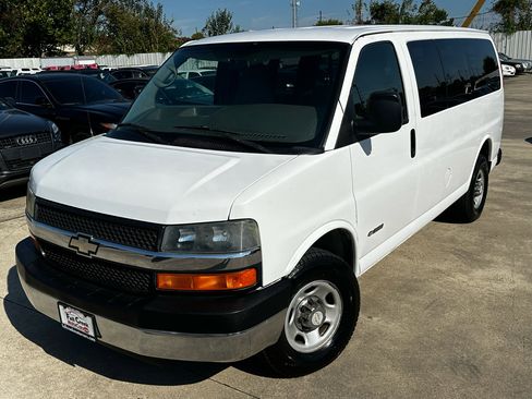 Used 2006 Chevrolet Express 3500 Passenger w/ LT Preferred Equipment Group image 9