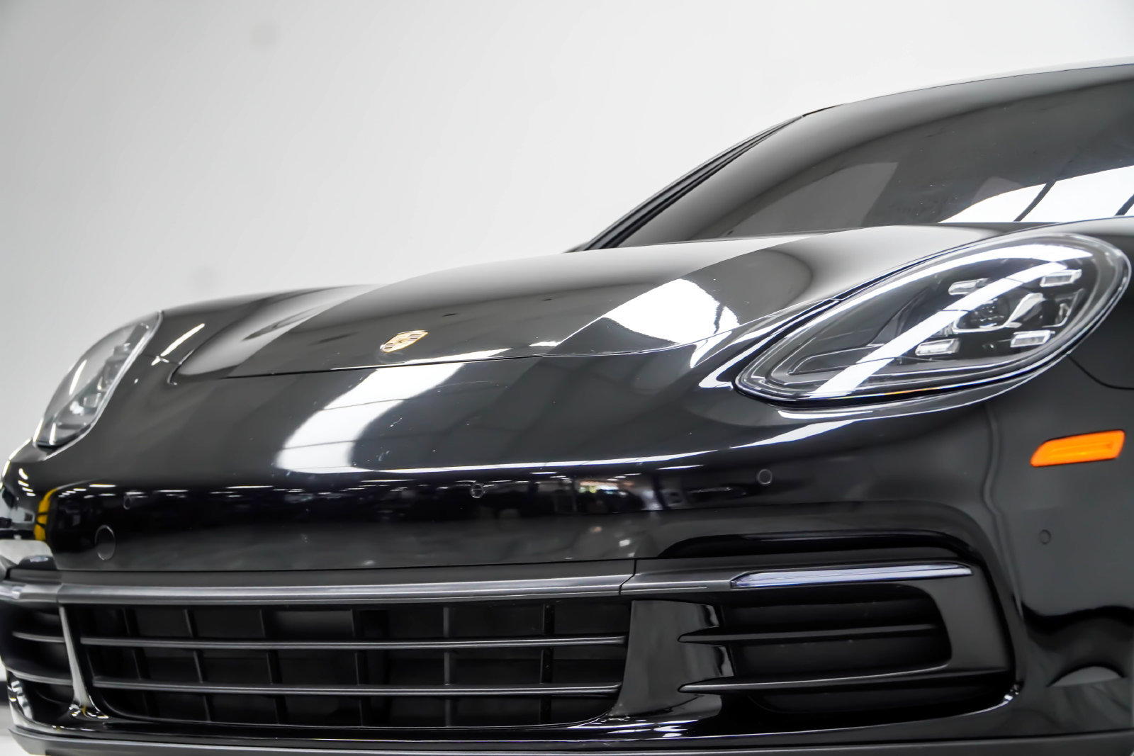 Used 2017 Porsche Panamera 4 AWD/4WD image 2