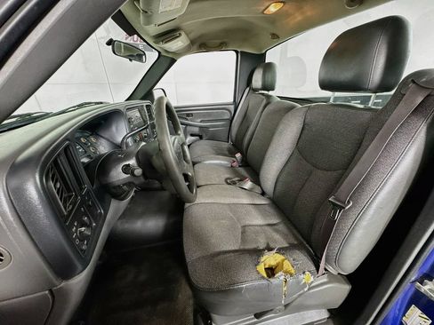 Used 2004 Chevrolet Silverado 2500 W/T RWD image 16