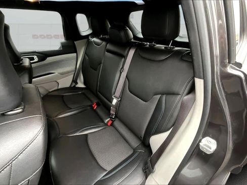 Used 2024 Jeep Compass Latitude image 19