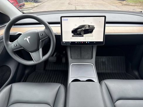 Used 2025 Tesla Model Y Long Range image 16