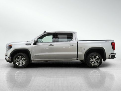 Used 2022 GMC Sierra 1500 SLE image 2