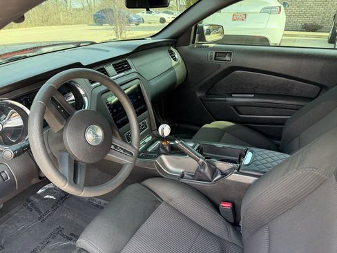 Used 2010 Ford Mustang GT image 11