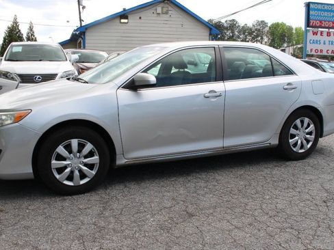 Used 2012 Toyota Camry LE image 8