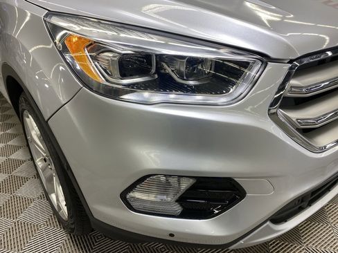 Used 2019 Ford Escape Titanium image 3