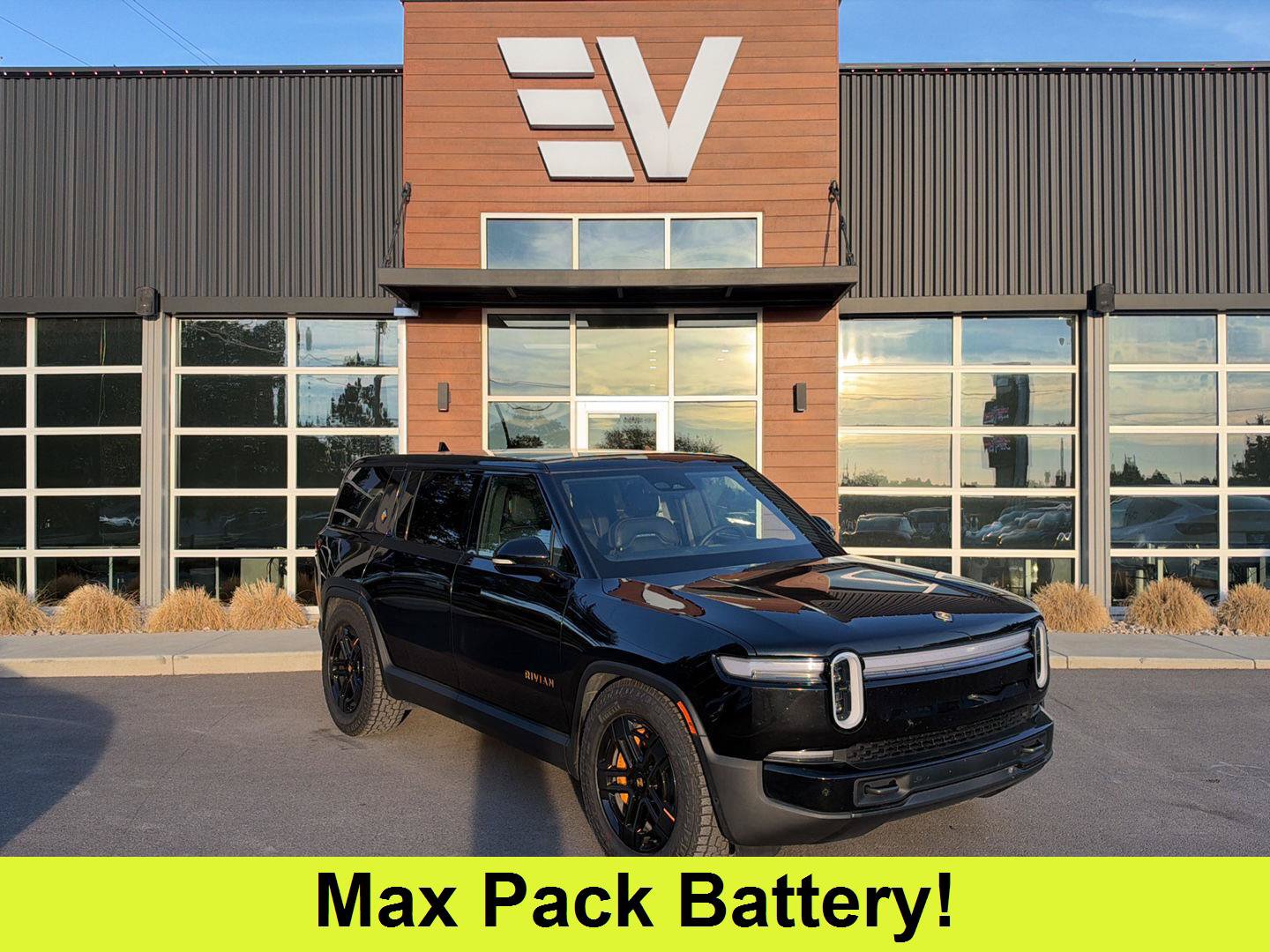 Used 2026 Rivian R1S Premium Tri AWD/4WD image 1