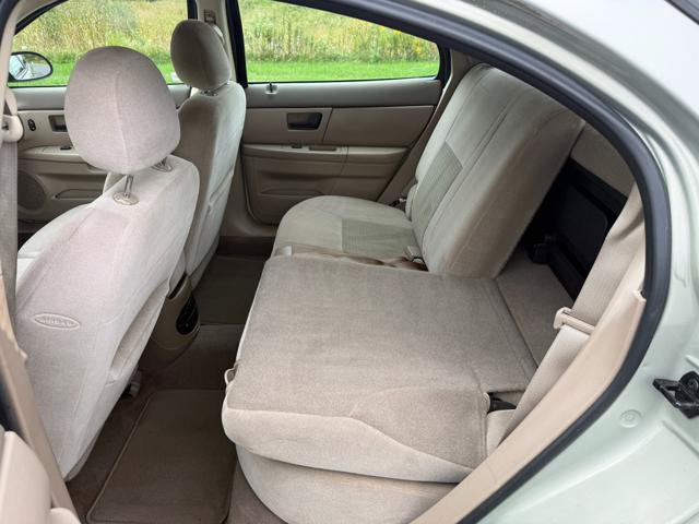 Used 2005 Ford Taurus SE FWD image 16