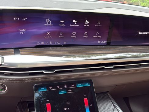 New 2026 Cadillac Escalade Luxury w/ LPO, Radiant Package AWD/4WD image 19