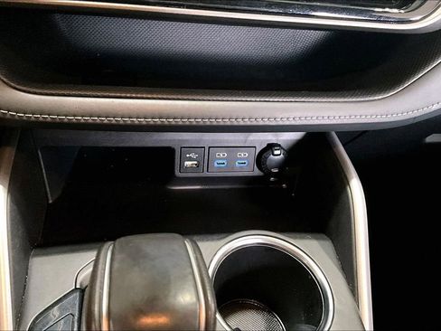 Used 2022 Toyota Highlander XLE image 16
