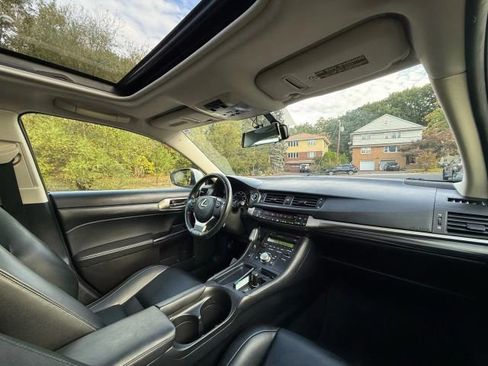 Used 2014 Lexus CT 200h image 29