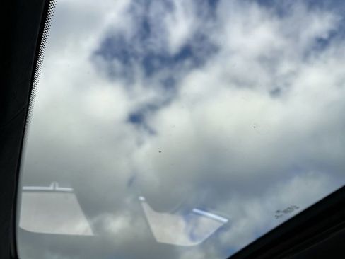 Used 2015 BMW 750i xDrive image 19