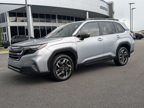 Used 2025 Subaru Forester Premium AWD/4WD image 6