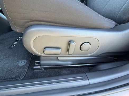 Used 2024 Hyundai Ioniq 5 SEL image 11