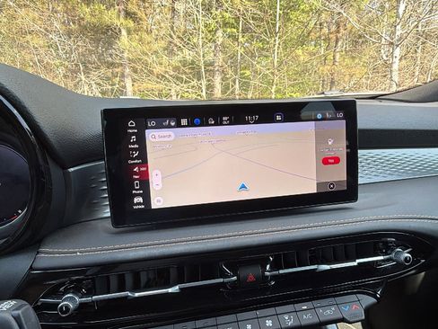 Used 2025 Alfa Romeo Tonale image 30