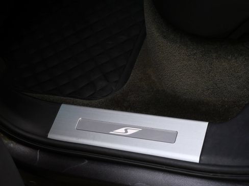 Used 2022 Bentley Bentayga AWD/4WD image 16