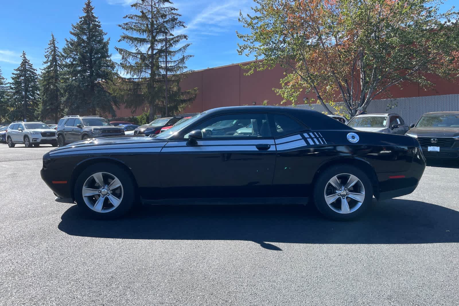Used 2015 Dodge Challenger SXT RWD image 2