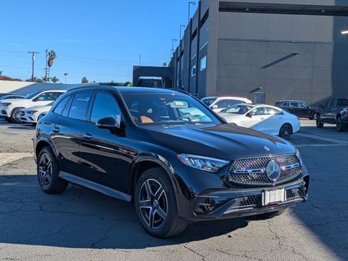 Certified 2025 Mercedes-Benz GLC 300 image 3