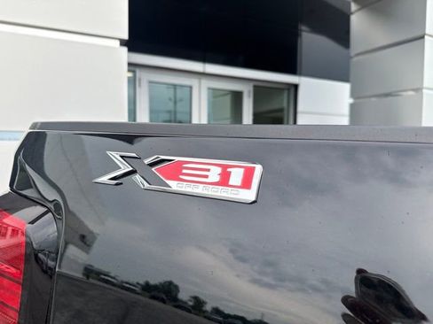 Used 2025 GMC Sierra 3500 SLE w/ SLE Convenience Package AWD/4WD image 12
