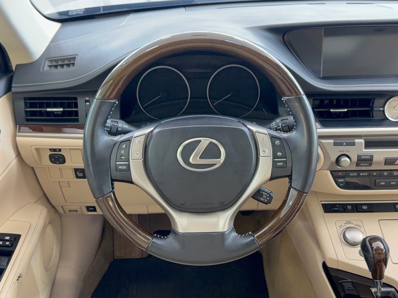 Used 2014 Lexus ES 350 w/ Luxury Package FWD image 10
