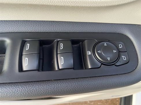 Used 2024 GMC Terrain Denali w/ Denali Premium Package image 18