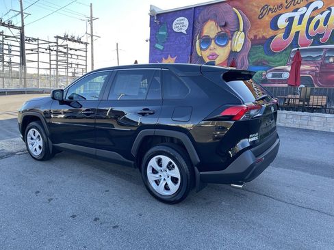 Used 2024 Toyota RAV4 LE AWD/4WD image 3