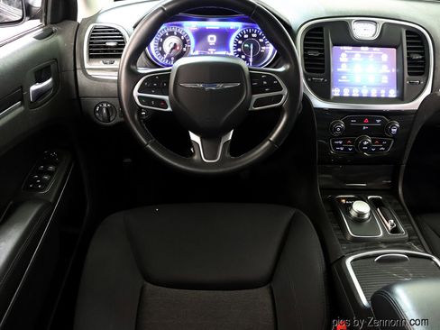 Used 2018 Chrysler 300 Touring image 16