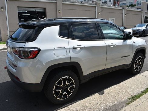 Used 2025 Jeep Compass Trailhawk AWD/4WD image 5