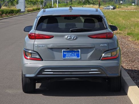 Used 2023 Hyundai Kona SE FWD image 4