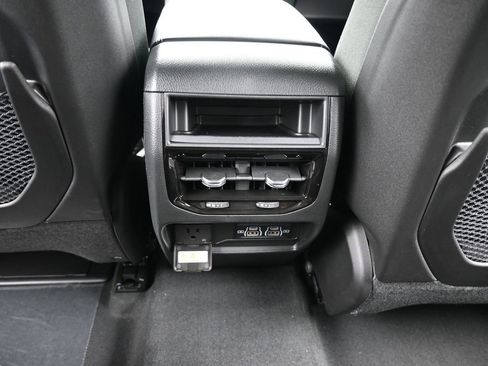 New 2025 Jeep Grand Cherokee Altitude RWD image 30