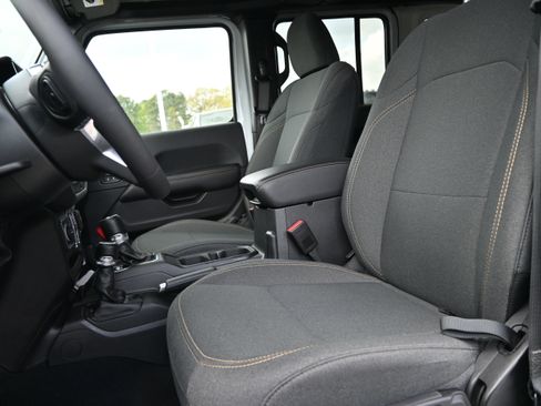 Used 2025 Jeep Wrangler Sahara w/ Safety Group image 14