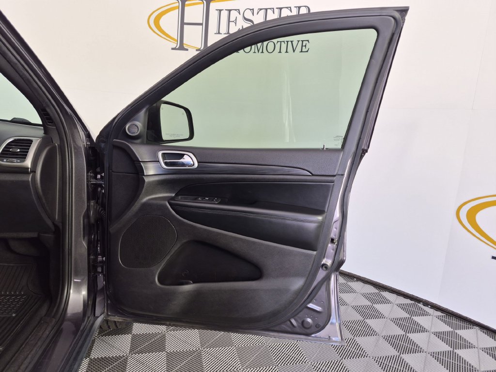 Used 2021 Jeep Grand Cherokee Laredo RWD image 34