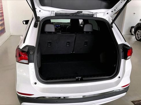 Used 2023 Chevrolet Equinox RS w/ RS Leather Package AWD/4WD image 17