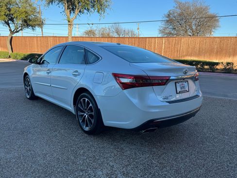 Used 2018 Toyota Avalon XLE image 10