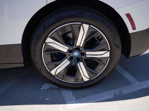 Certified 2024 BMW iX xDrive50 AWD/4WD image 5