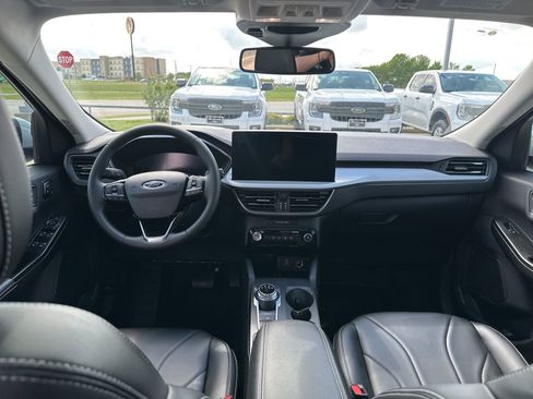 Used 2025 Ford Escape SE w/ PHEV Premium Package FWD image 16