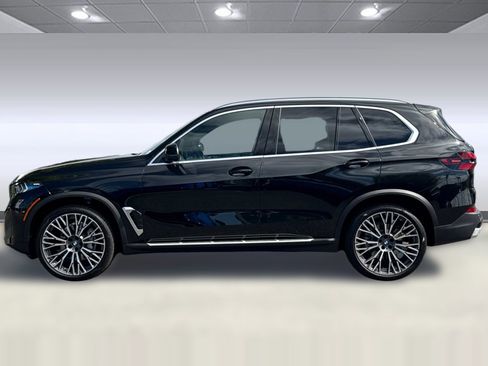 Used 2026 BMW X5 xDrive40i w/ Parking Assistance Package AWD/4WD image 2