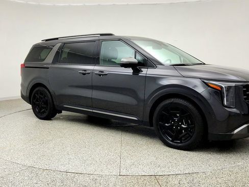 Used 2025 Kia Carnival SX w/ SX Dark Edition Package FWD image 3